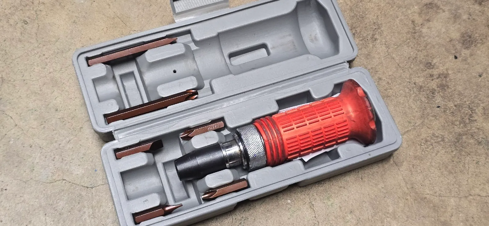 Impact screwdriver