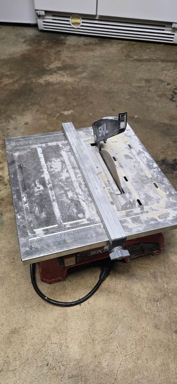 Wet tile saw