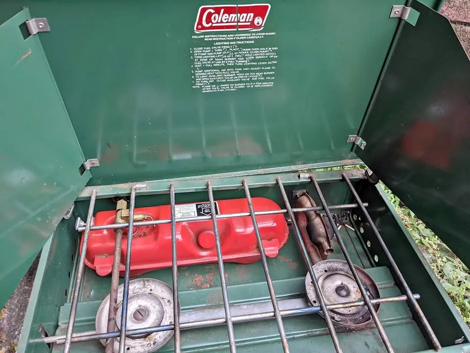 VinTagE COLEMAN 425F TWO BURNER GREEN CAMPING STOVE