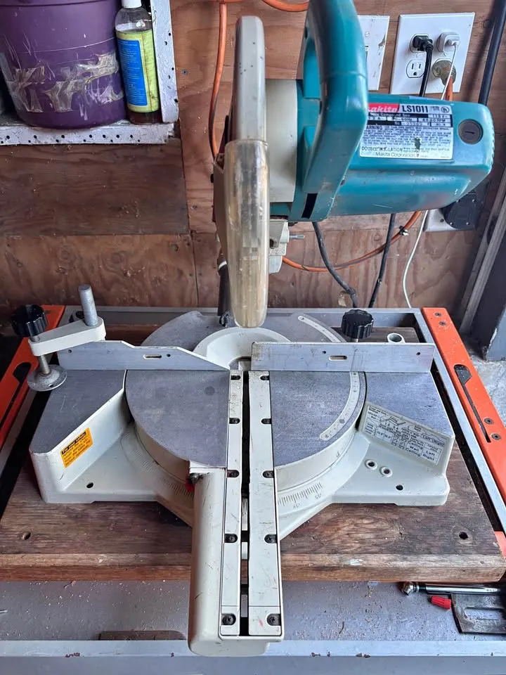 Makita 10 sliding miter chop saw