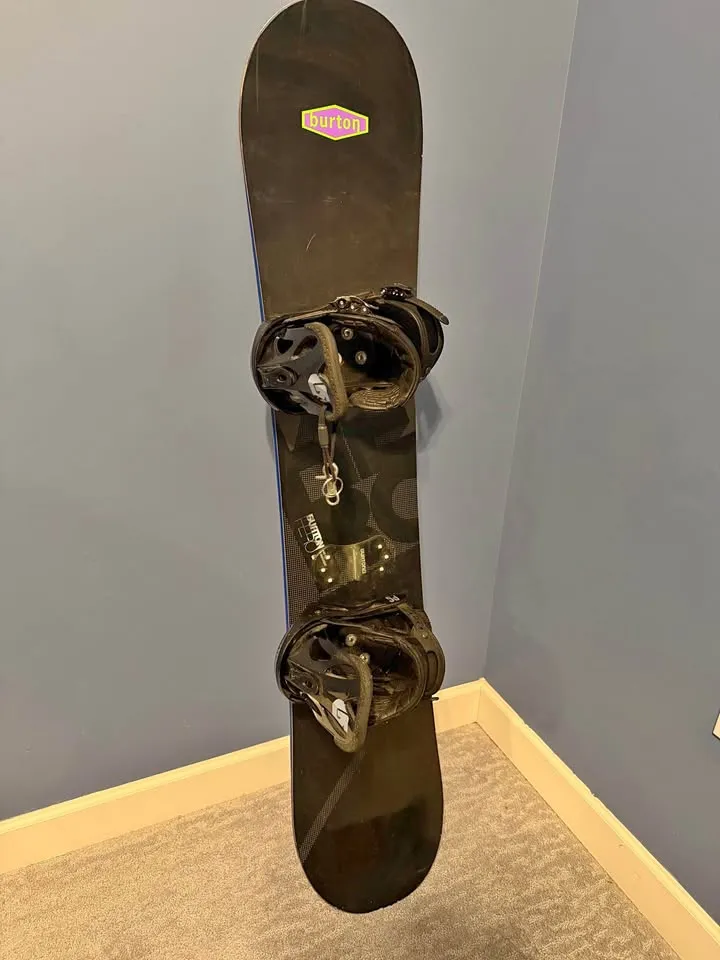 Snowboard Burton Hero 142 CM with Burton Freestyle Bindings